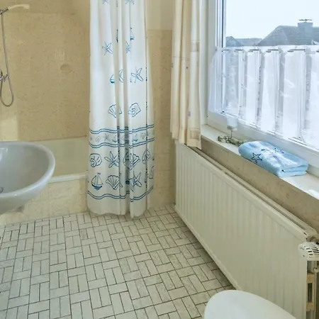 Apartment Einzelzimmer Im Haus Leuchtturm Mit Dusche Und Wc Ohne Taglichen Service & Fruhstuck Neuharlingersiel